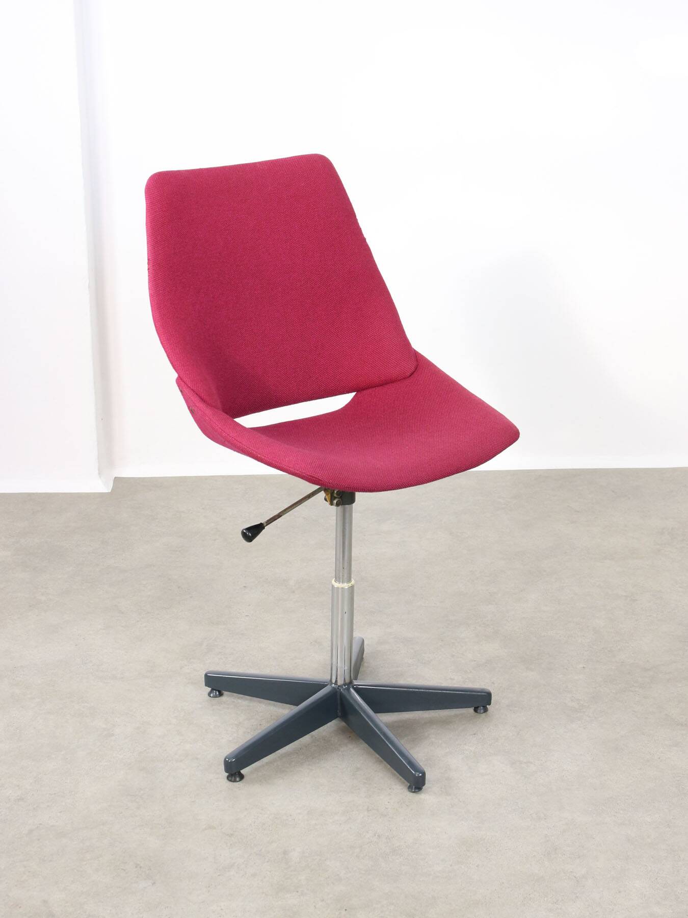 Pink Shell Swivel Chair by Niko Kralj for Stol Kamnik, 1970s