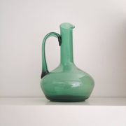 Carafe en verre vert de fabrication italienne 1960s