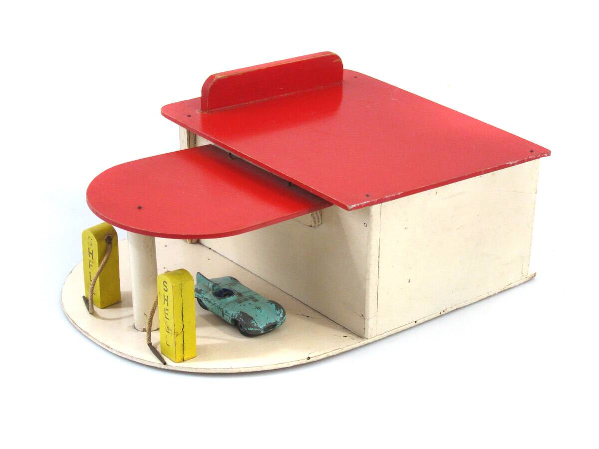 Rare fifties vintage toy garage with De Stijl colours