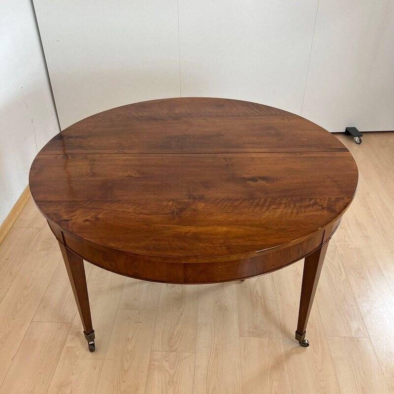 Swiss Biedermeier Extendable Dining Table in Walnut and Brass, 1820s