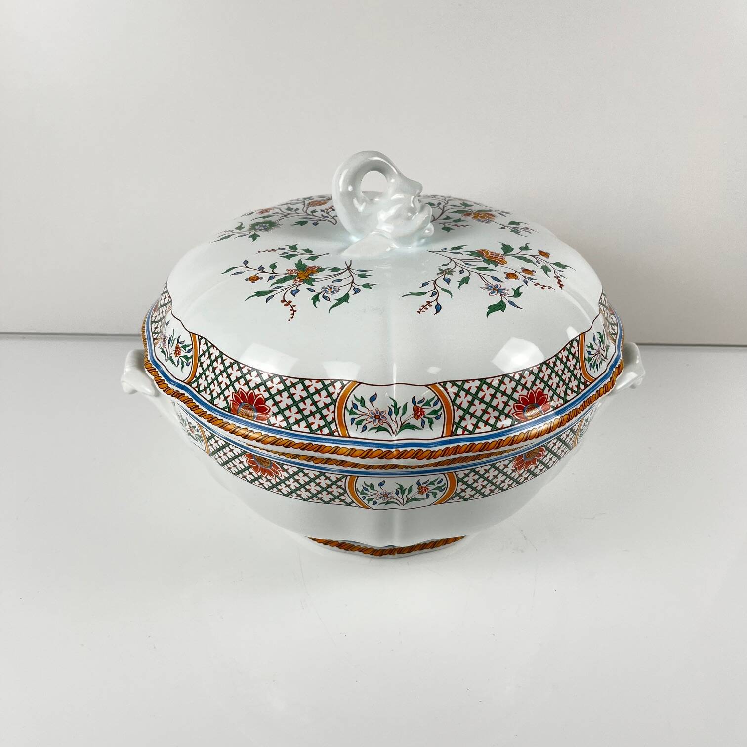 Gien soup tureen model Rouen Sainfoin, 1990, limited edition 693/1500