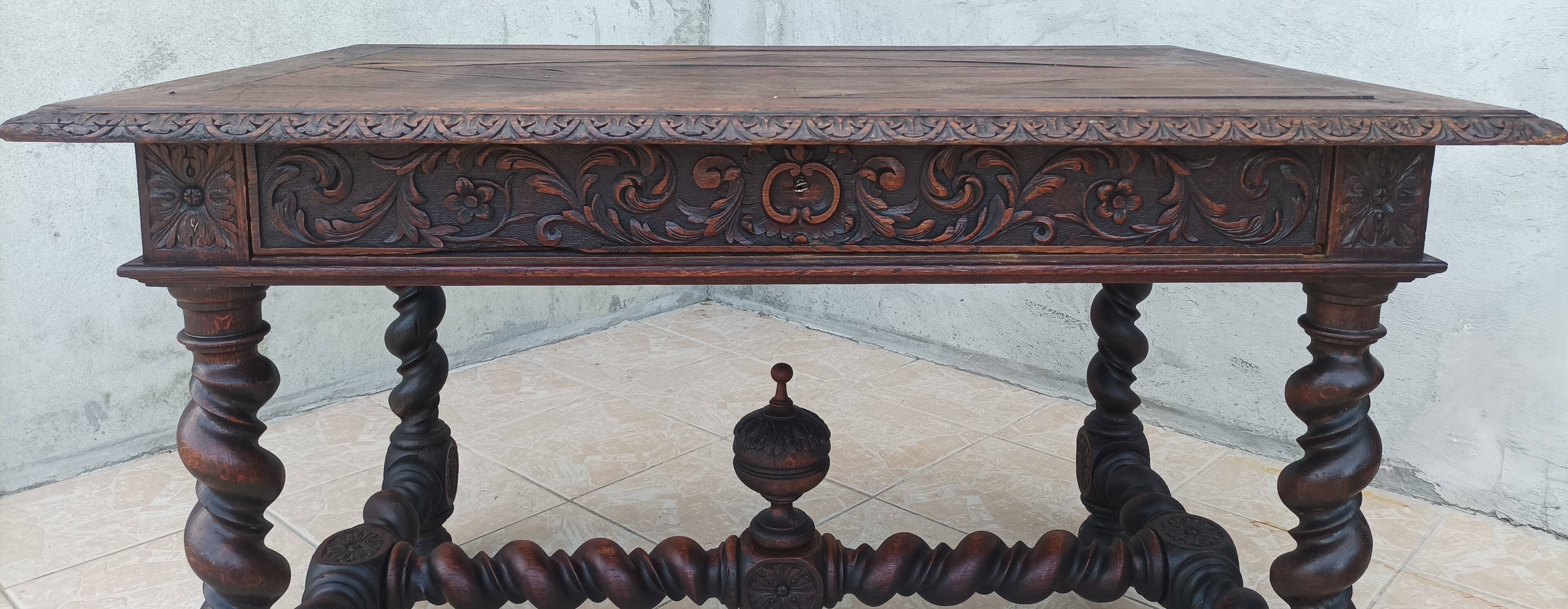 Bureau Louis XIII en chêne 19ème