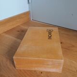 Box compartmentalized wooden