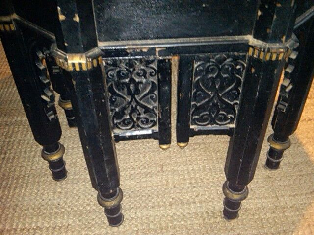 Ancienne table basse orientaliste