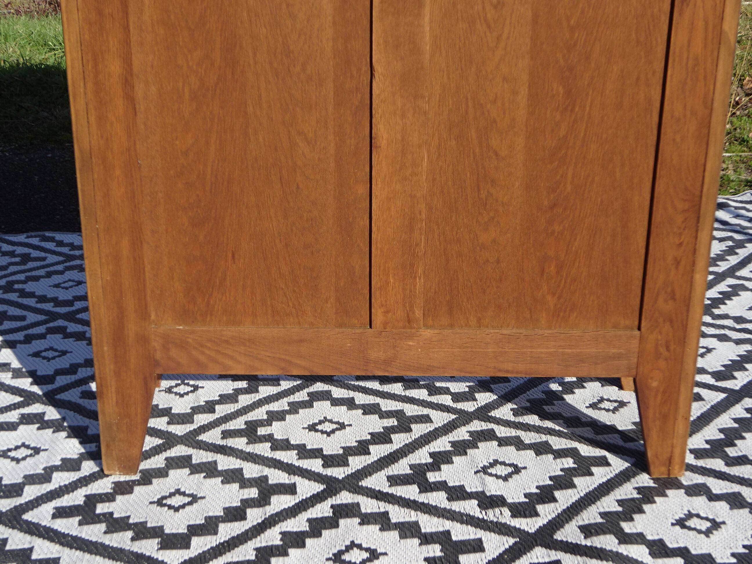 Glass library with rosewood marquetry in the Louis XV style.