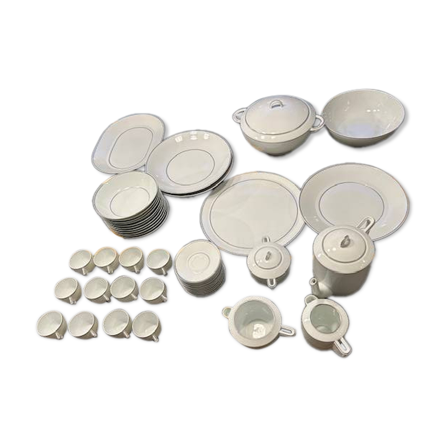 Bernardaud Limoges table service platinum model, 45 pieces
