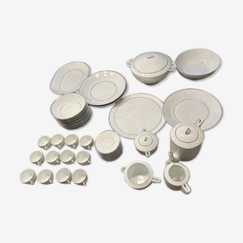 Bernardaud Limoges table service platinum model, 45 pieces