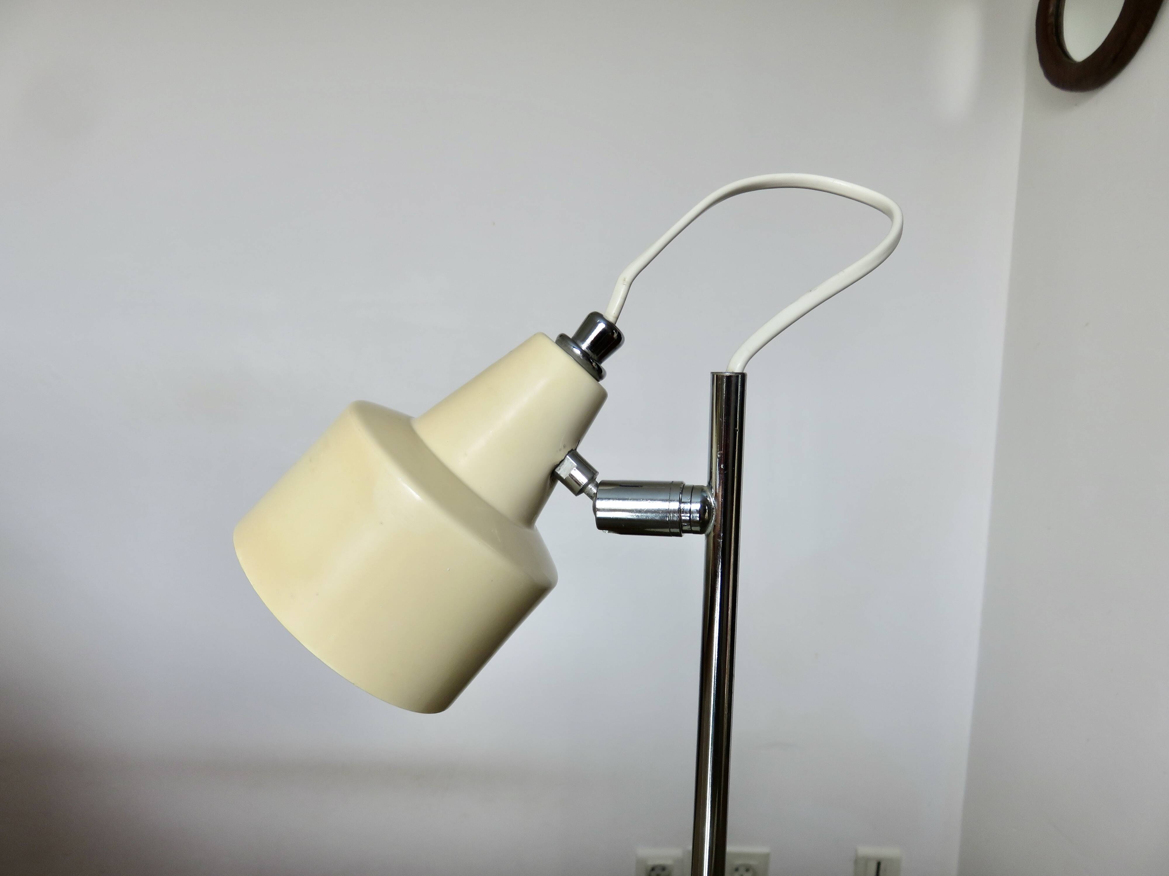 Small Italian lamp with a ball joint, chrome metal and lacquered metal, 60s 70s.