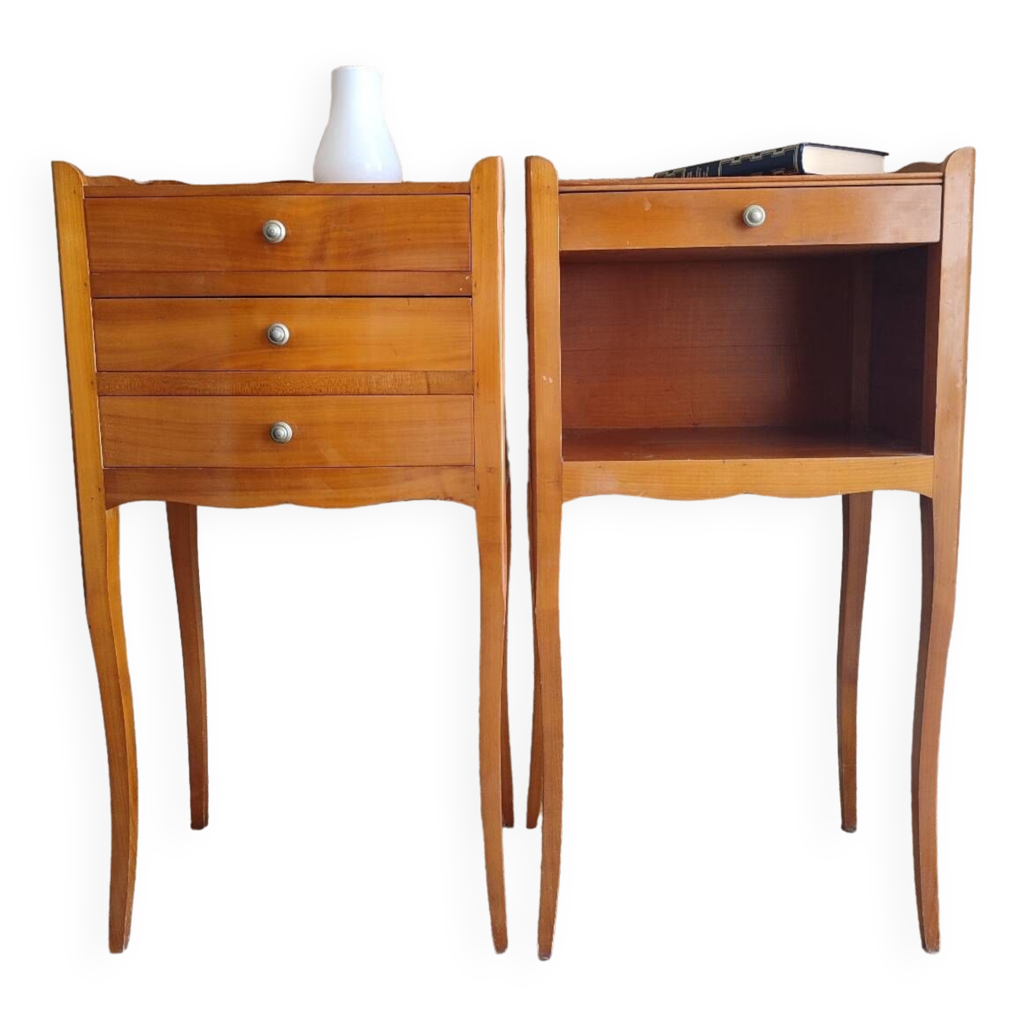 2 bedside tables
