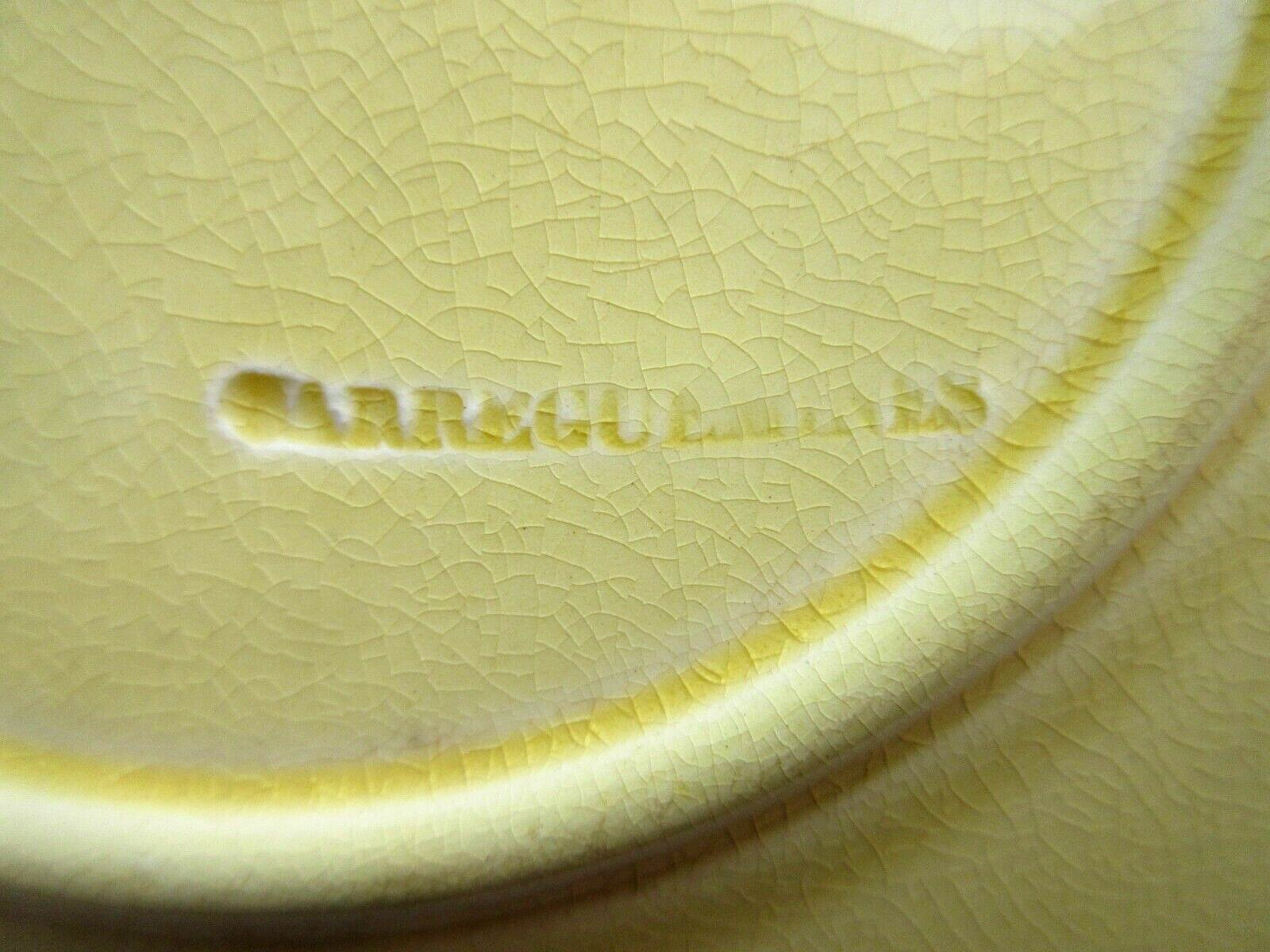 Art Deco slip plate yellow background Sarreguemines: 2 Birds pecking holly