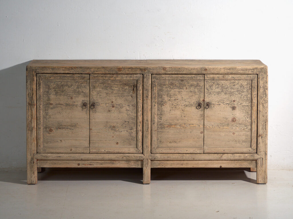 Buffet ancien en bois d’orme – Chine, vers 1950