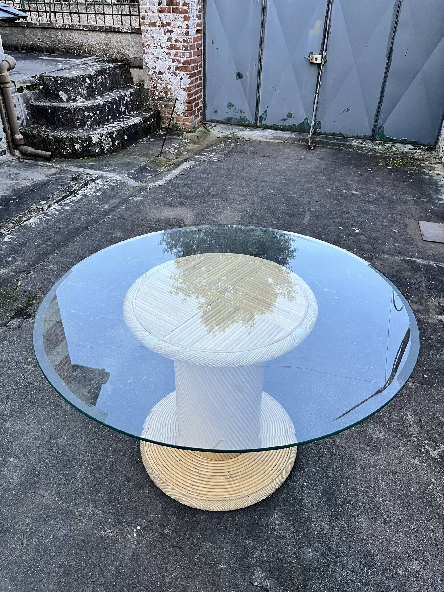 Table en verre et rotin