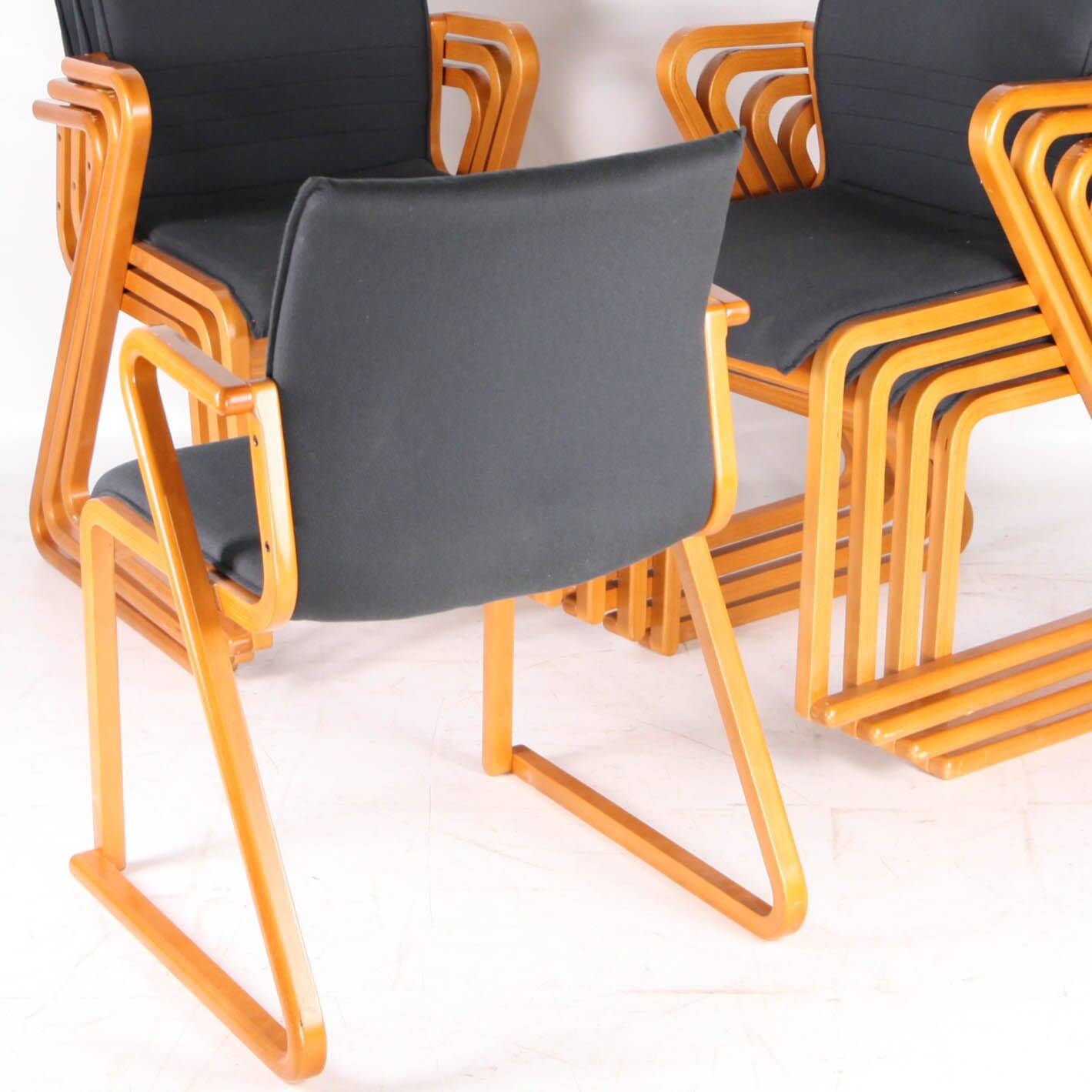 Suite de 8 chaises bois et tissu