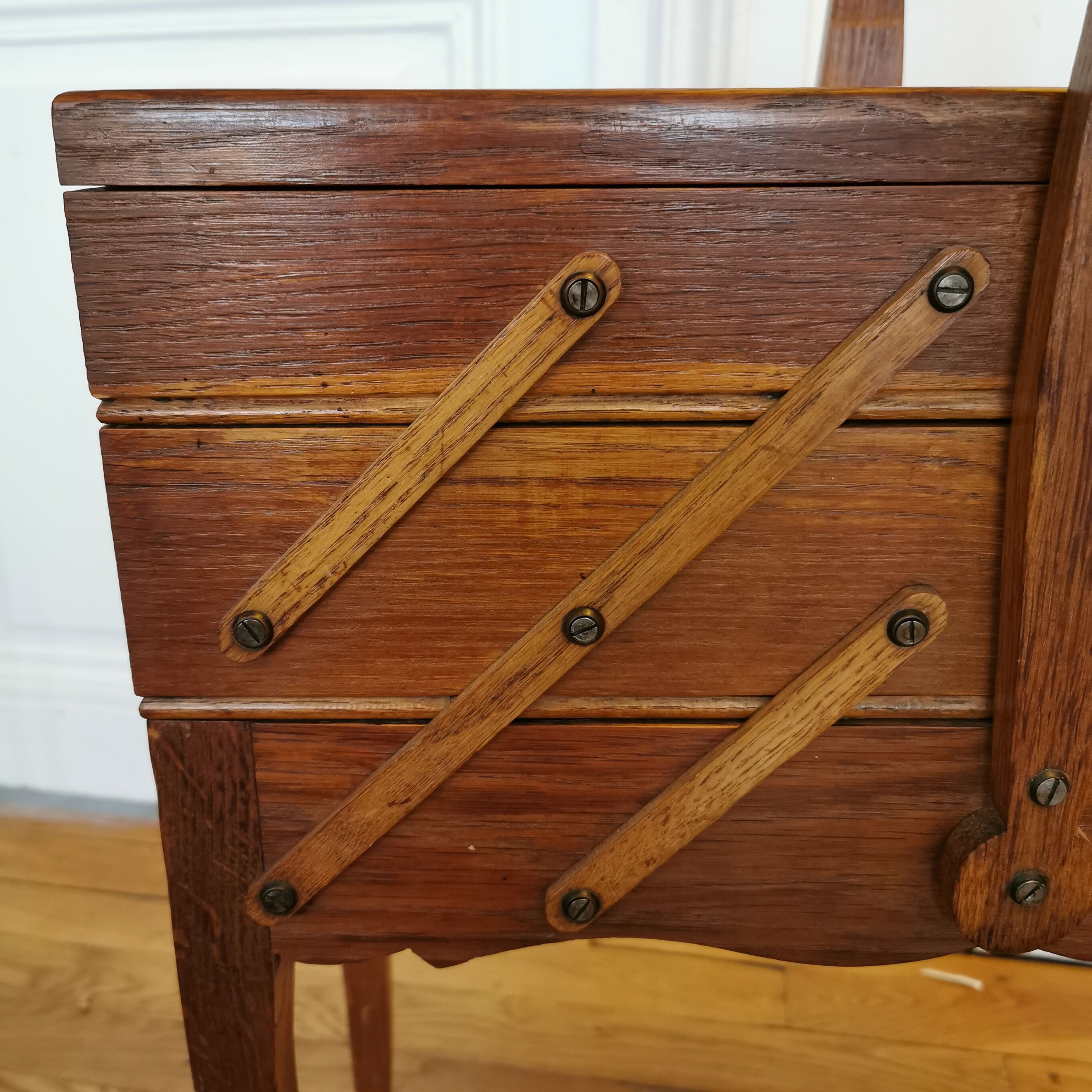 7 compartment sewing worker