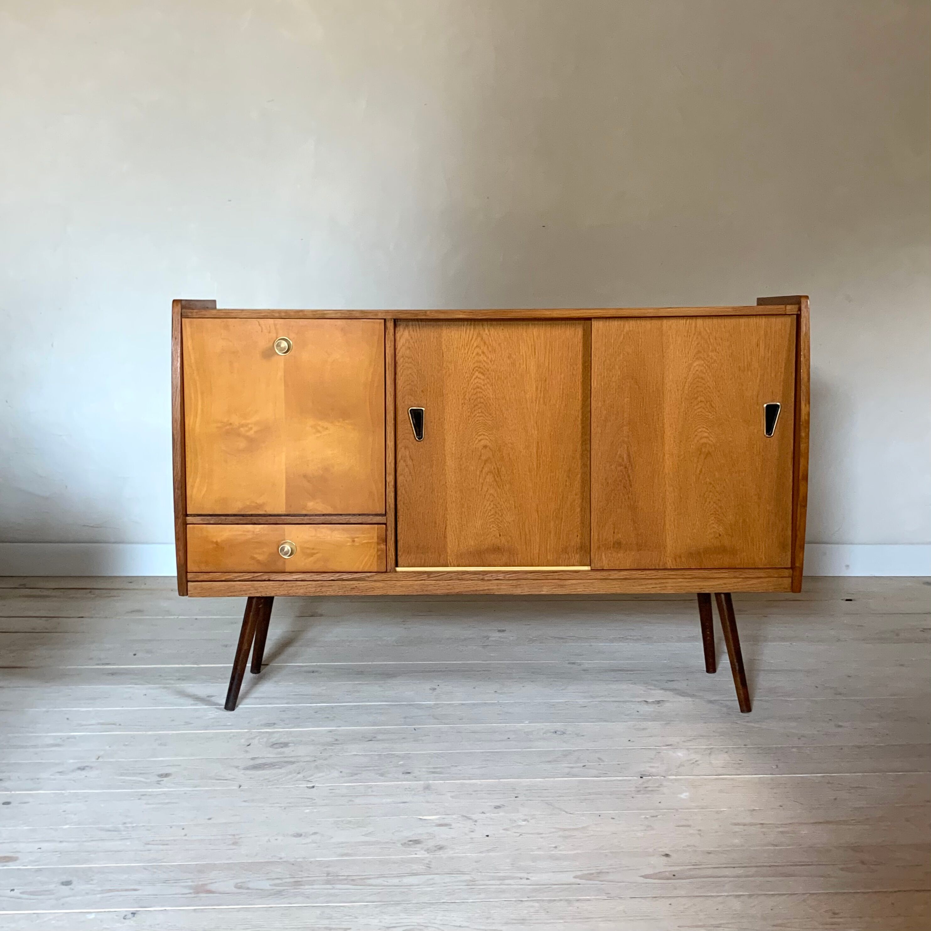 Enfilade vintage bar