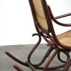 Superbe fauteuil à bascule vintage en bois courbé