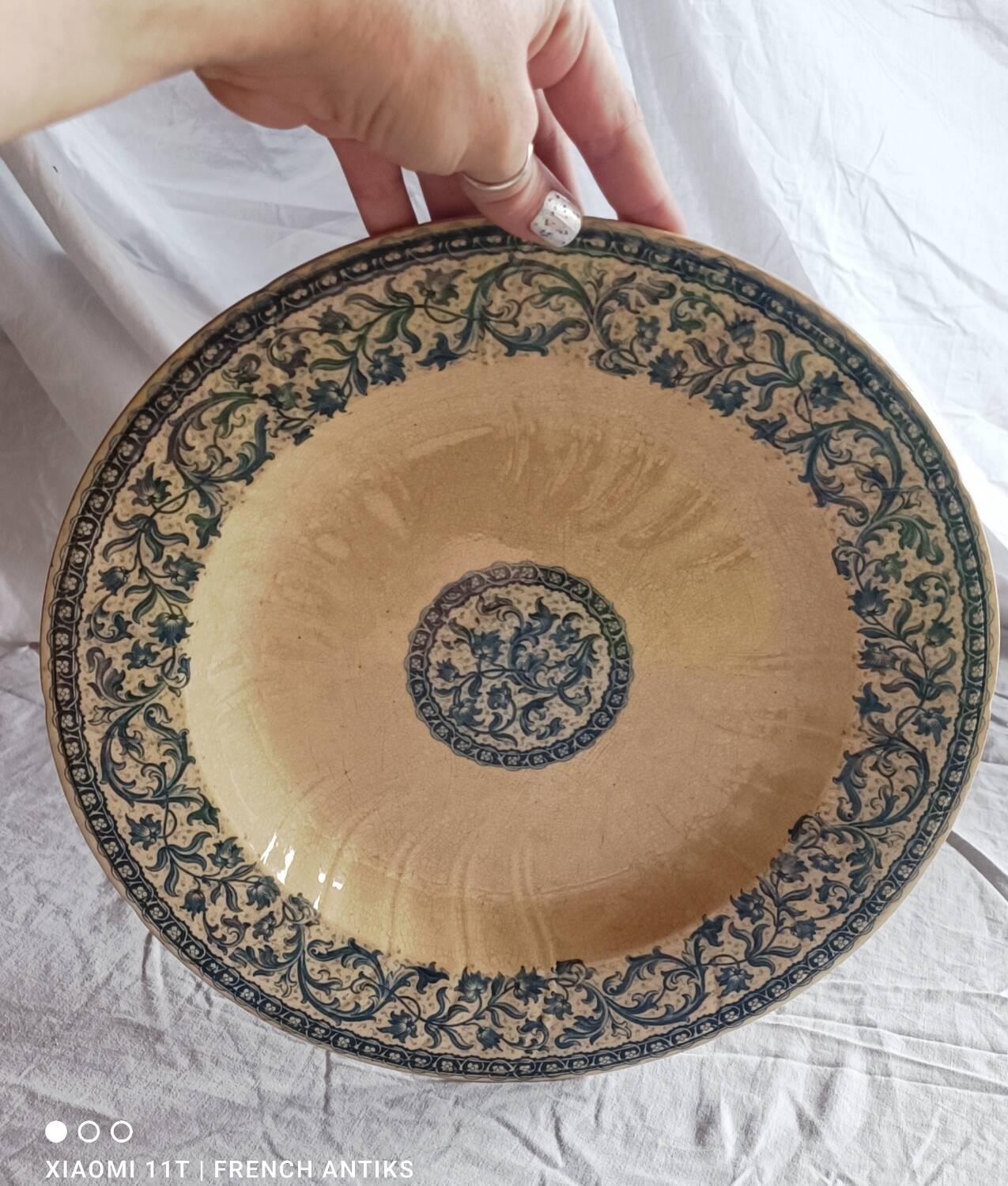 Plat de forme, plat de service, corbeille à fruits en faïence de Gien