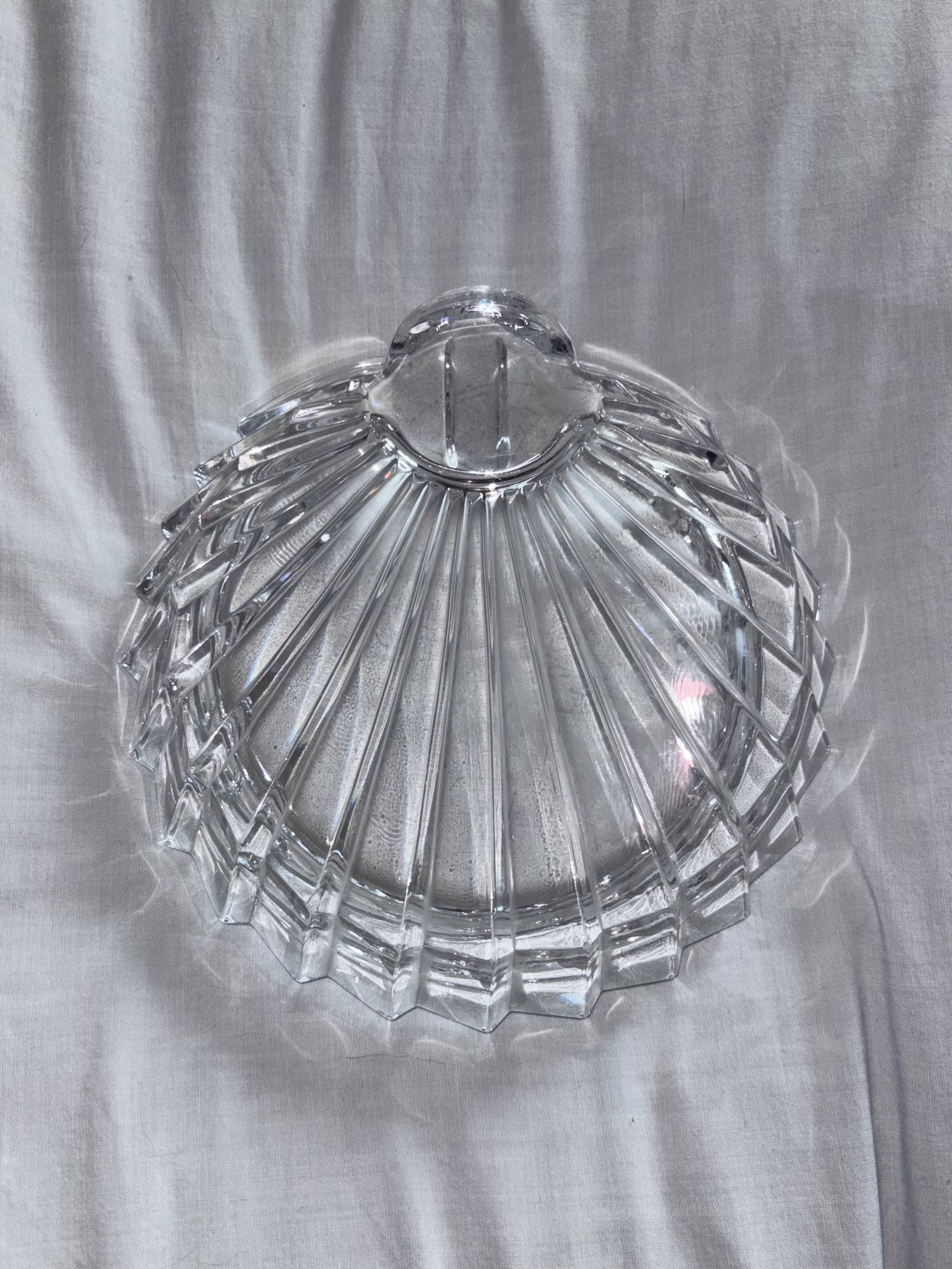 Vintage shell ashtray in Cristal d'Arques