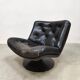 Chaise pivotante vintage en cuir noir au design hollandais Geoffrey Harcourt Artifort