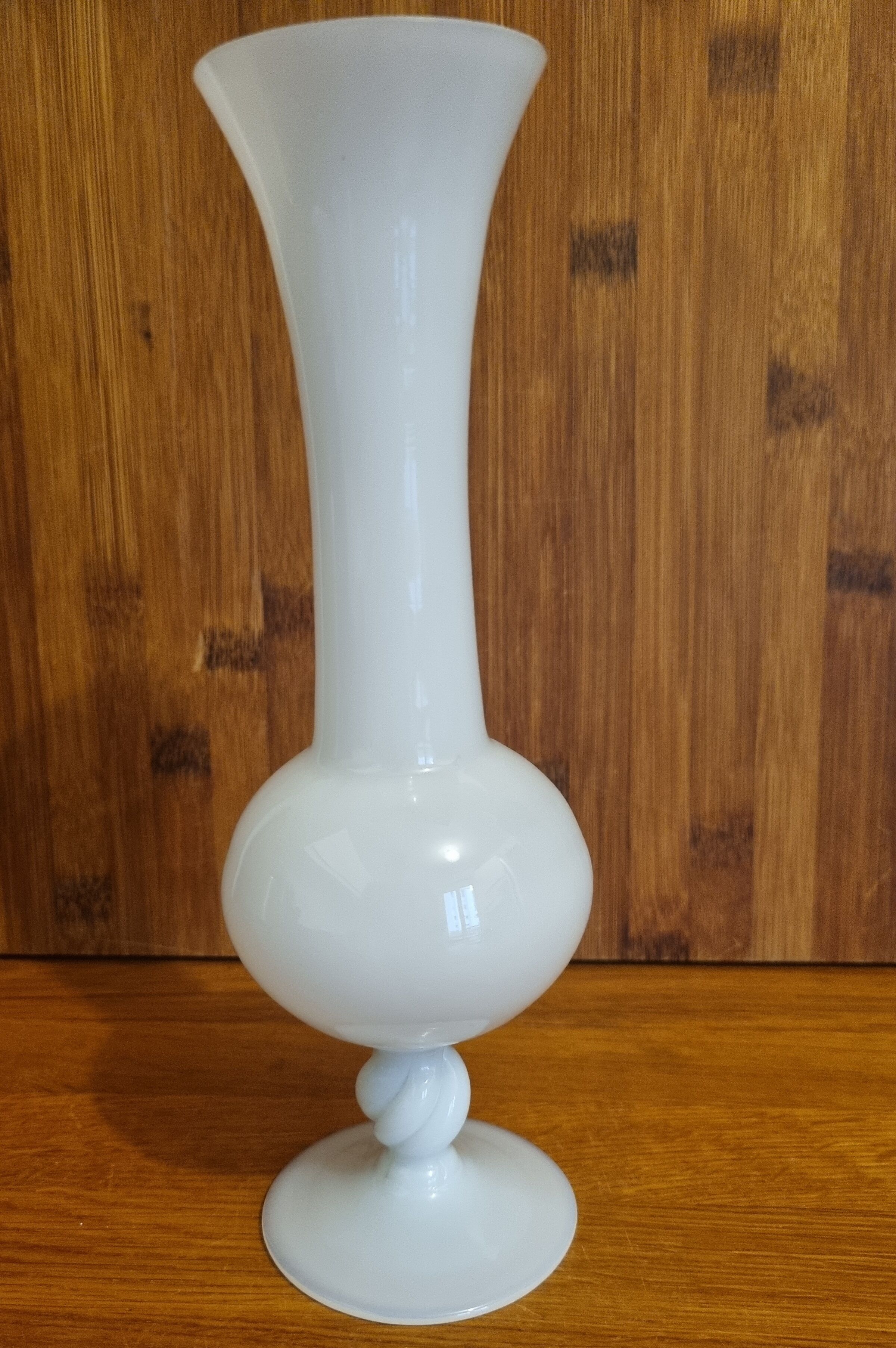 Vase vintage en opaline blanche 23 cm