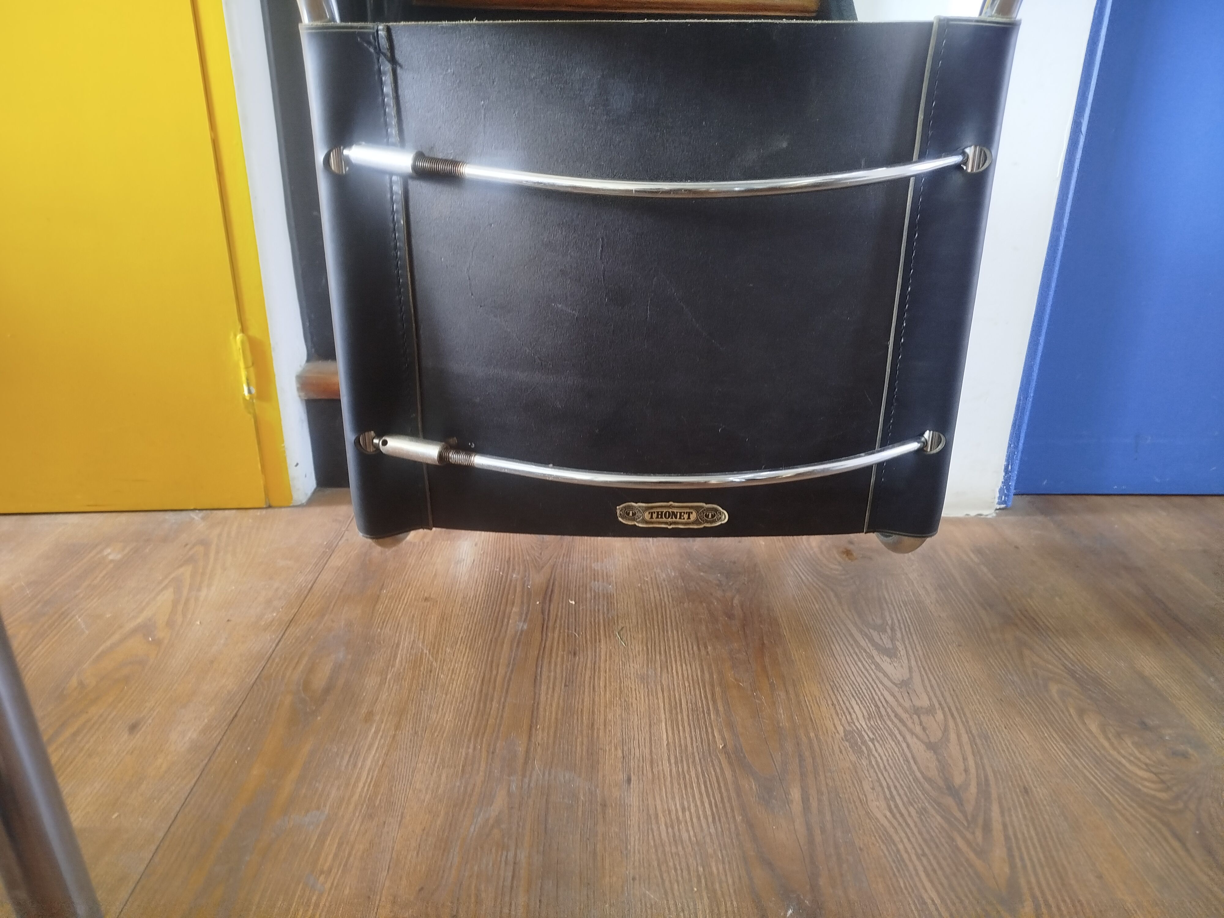 Cantilever chair / armchair Thonet in black leather and chrome metal – from