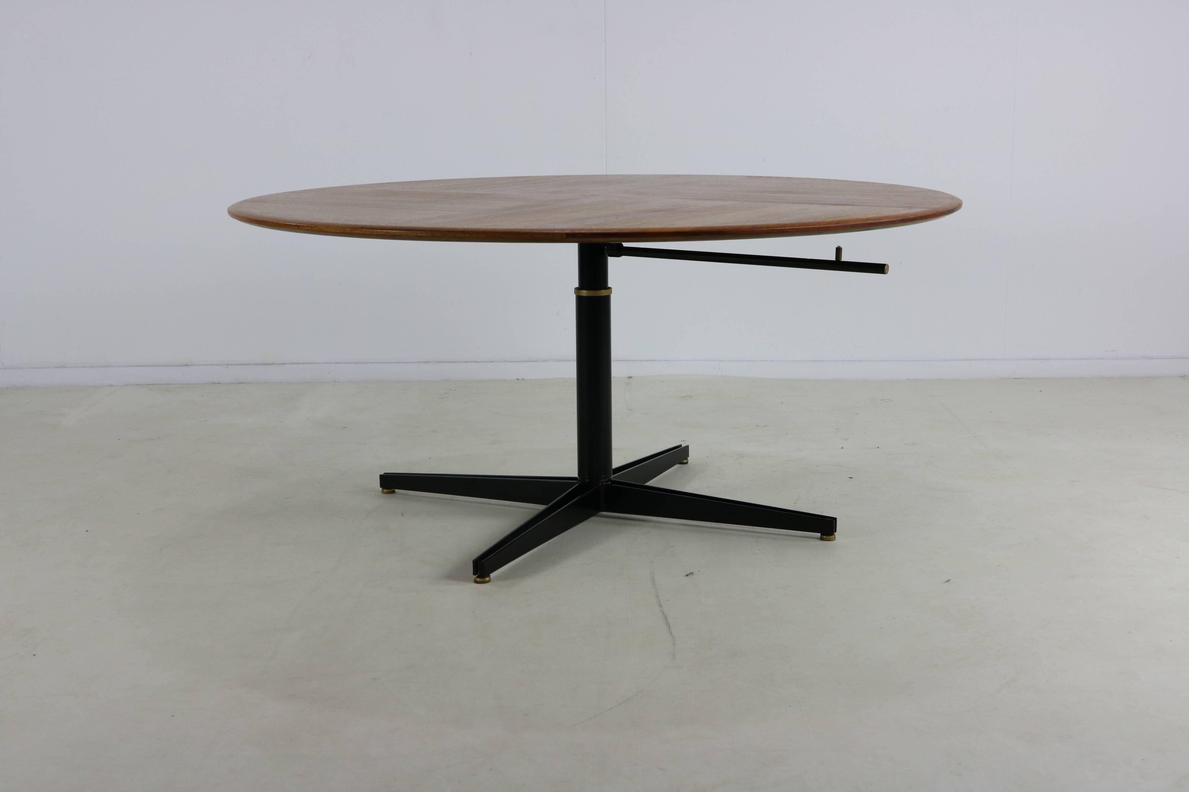 Table à café / salle à manger italienne de milieu de siècle par Borsani.