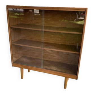Mid-Century display cabinet in brown wood and glass, 1960s, 2 shelves.