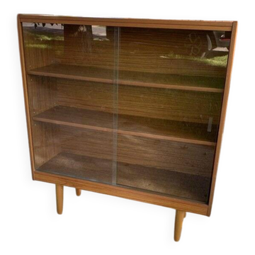 Mid-Century display cabinet in brown wood and glass, 1960s, 2 shelves.