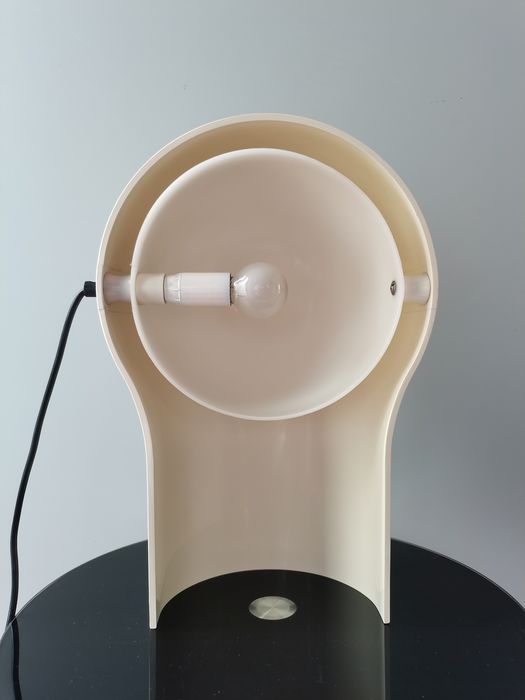 Italian table lamp "Telegono" by Vico Magistretti for Artemide