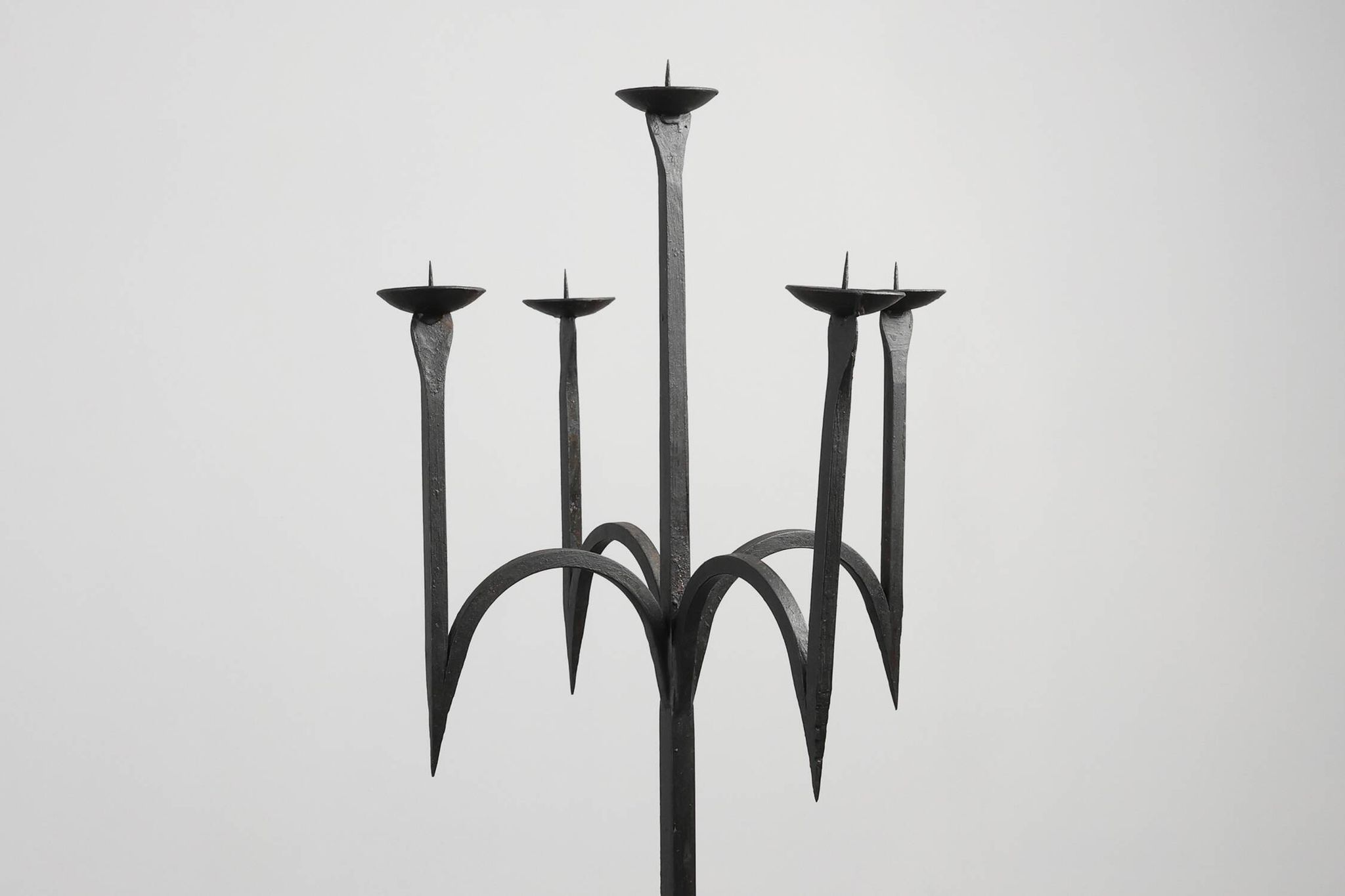 Candelabre en fer forgé néo-gothique, France, 19e siècle