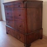 Commode italienne à quatre tiroirs en noyer de la fin du XIXe siècle