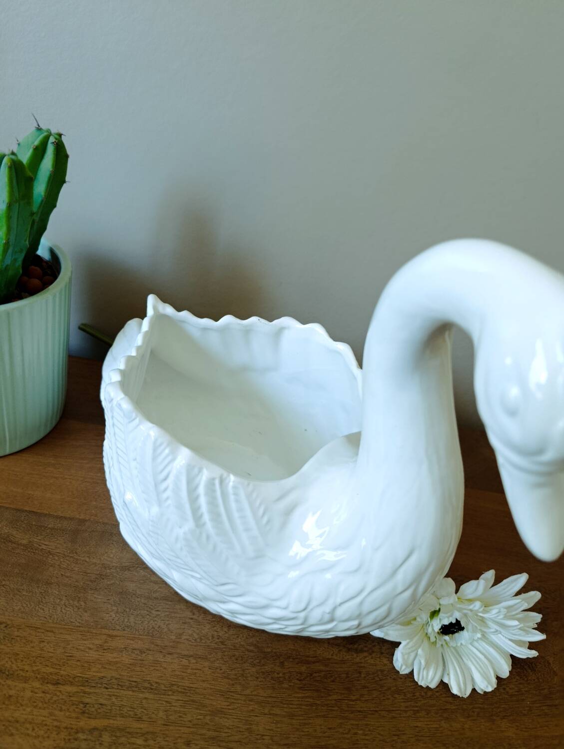 vintage white ceramic swan cache-pot / animal-shaped empty pocket