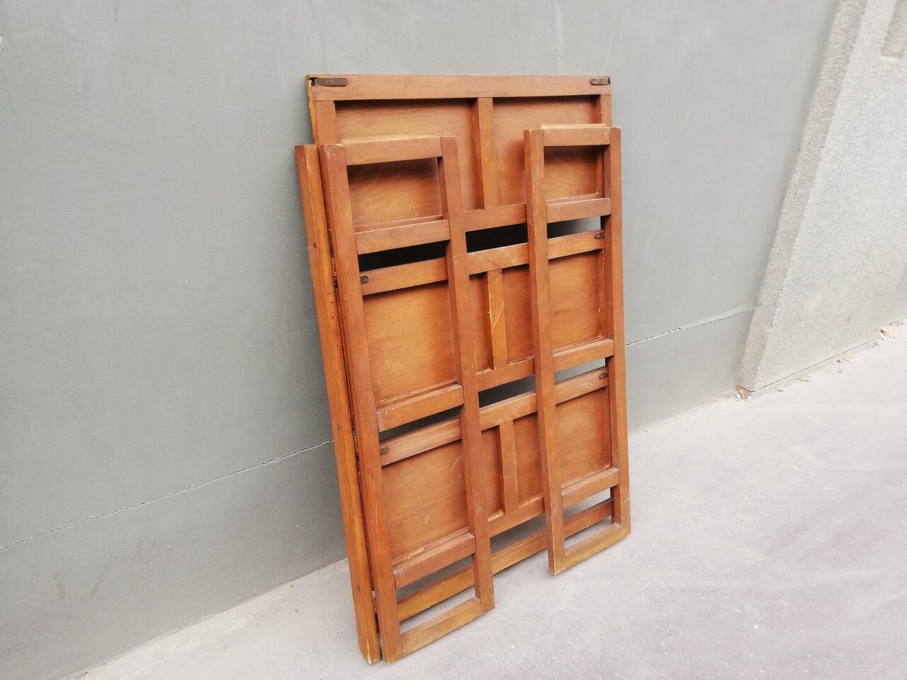 Foldable shelf