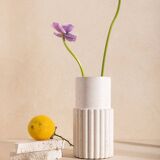 Dédé vase in white concrete