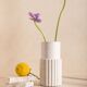 Dédé vase in white concrete