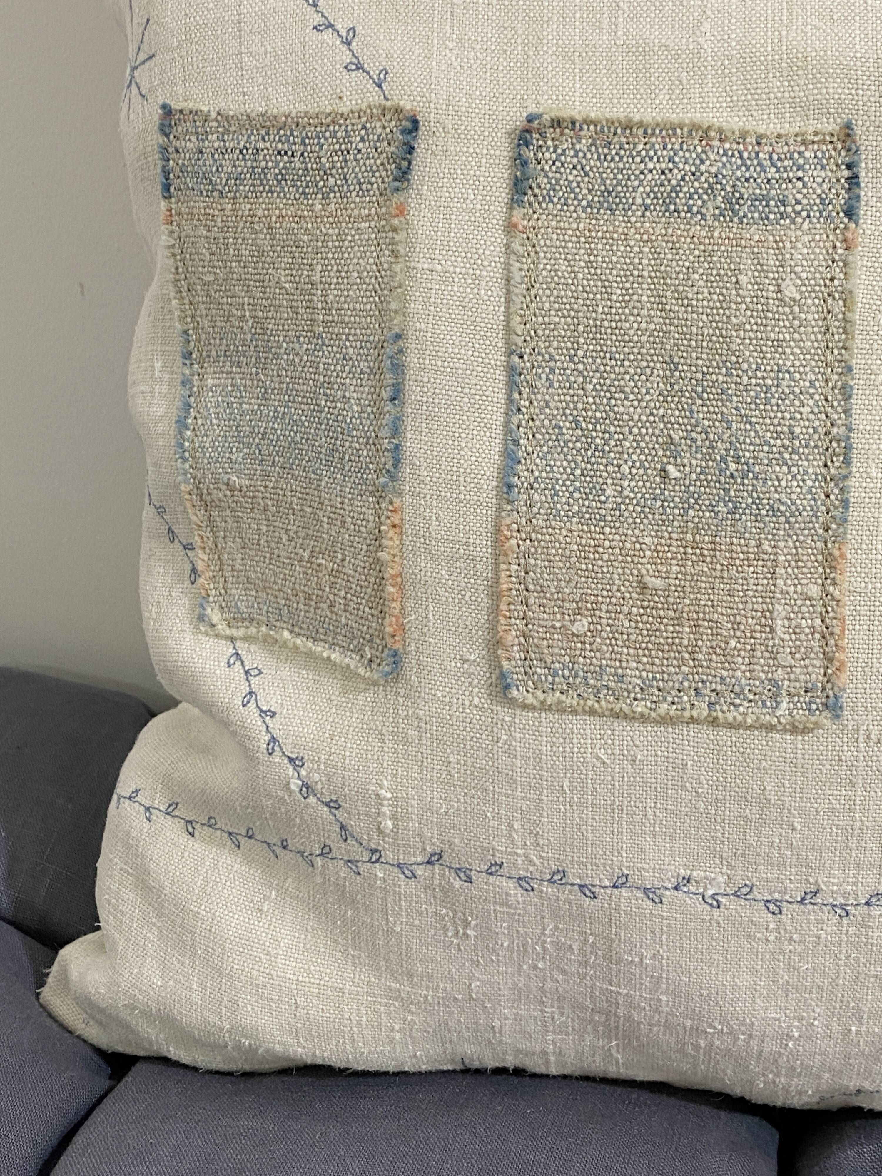 Cushion in old canvas Kilim style
