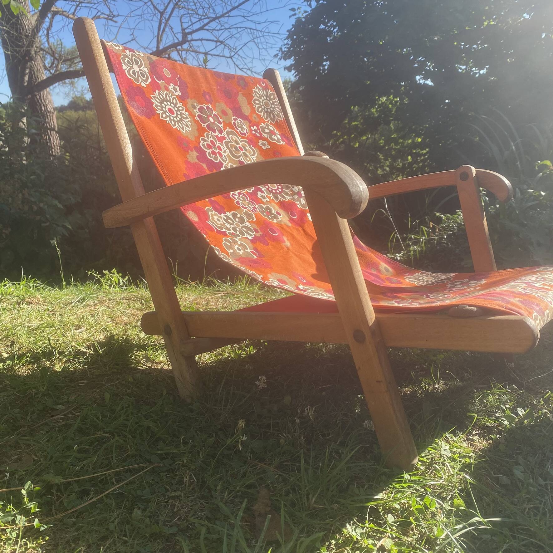 Vintage beach or garden chair made of wood and floral fabric, 1970s.