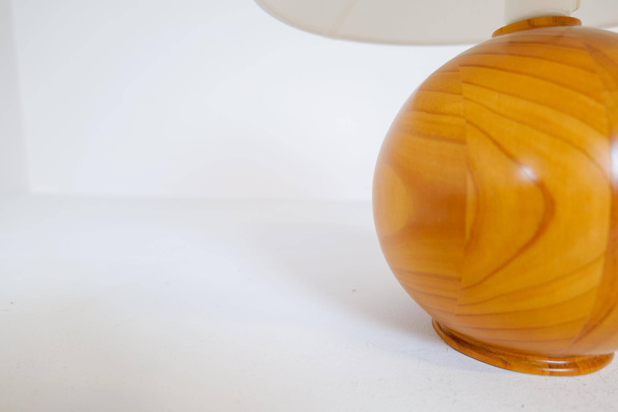 Mid-century modern sculptural table lamp in solid pine, Sweden, 1970s.