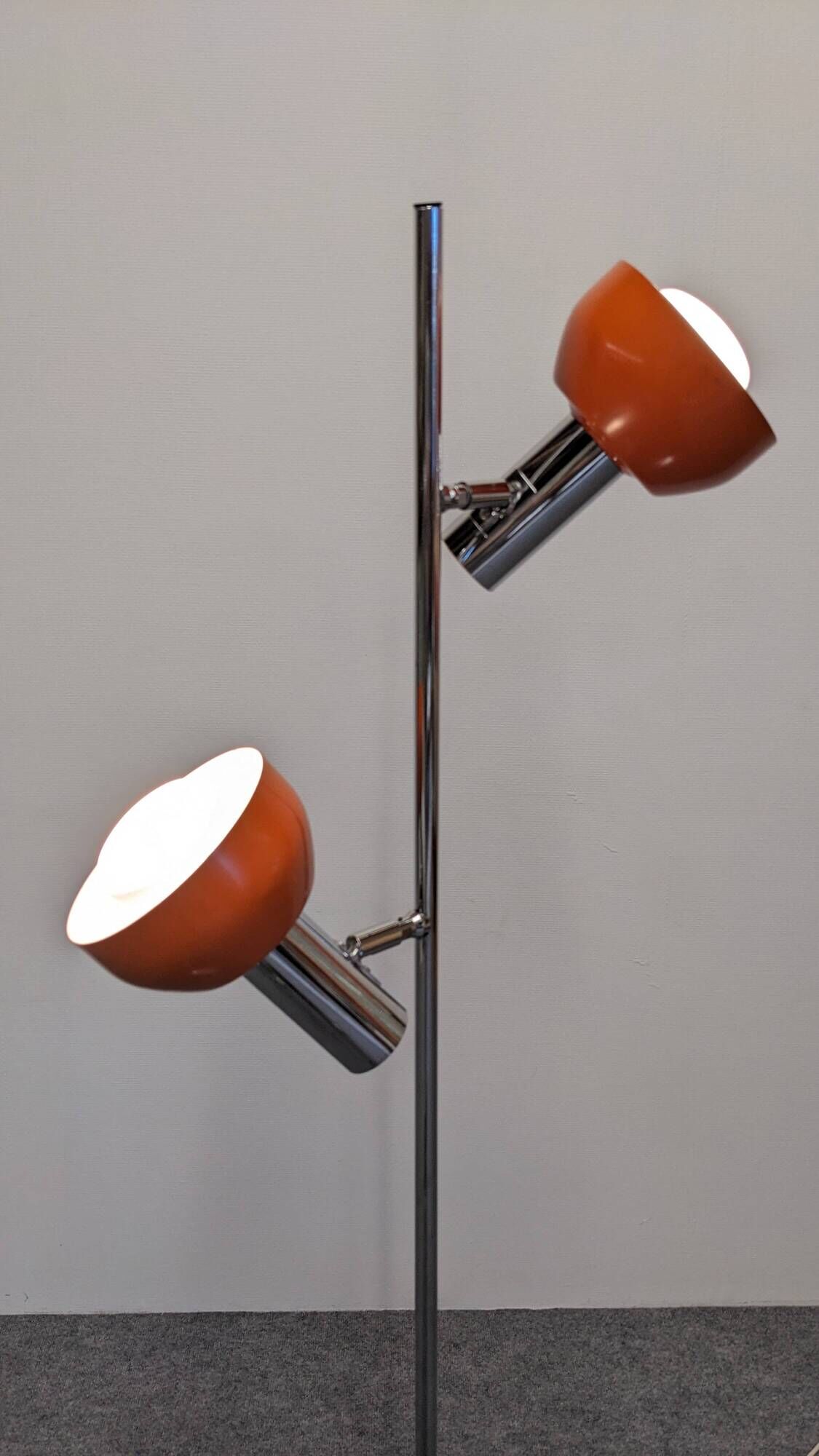 Space age floor lamp with 2 spots by Hustadt Leuchten, Germany, circa 1970.