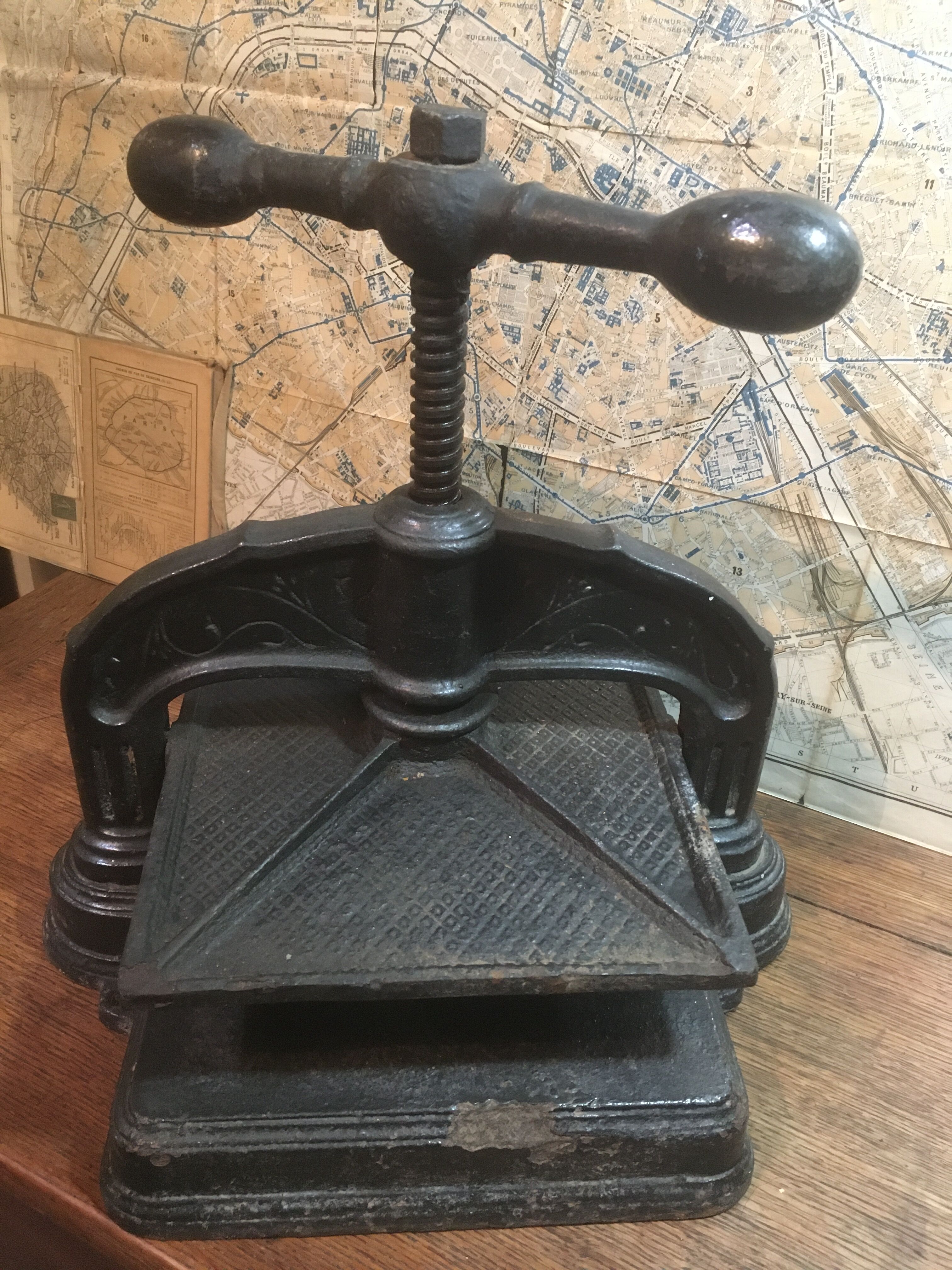 Cast iron binding press