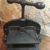 Cast iron binding press
