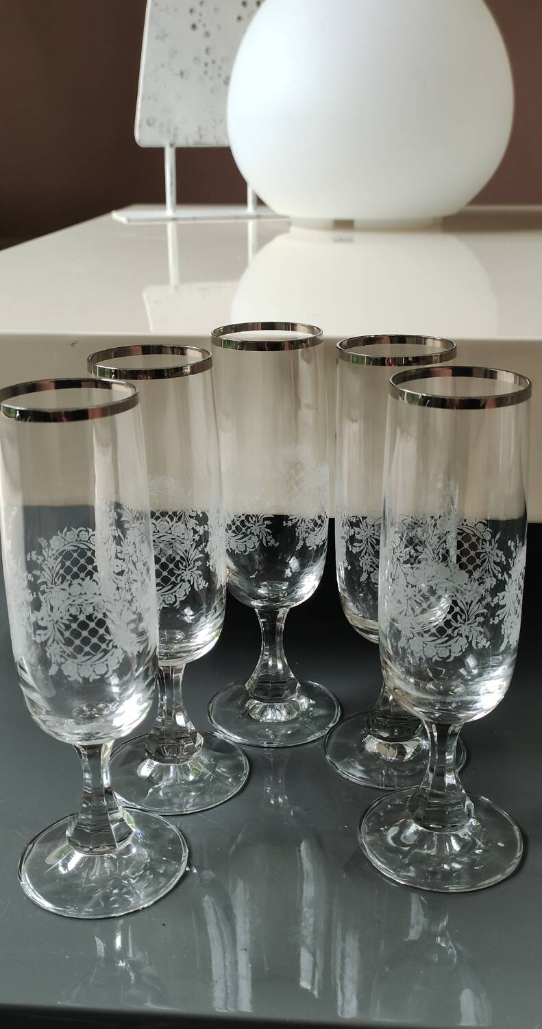 Set of 5 Champagne Flutes. Crystal glass. Empire style. Floral motifs.