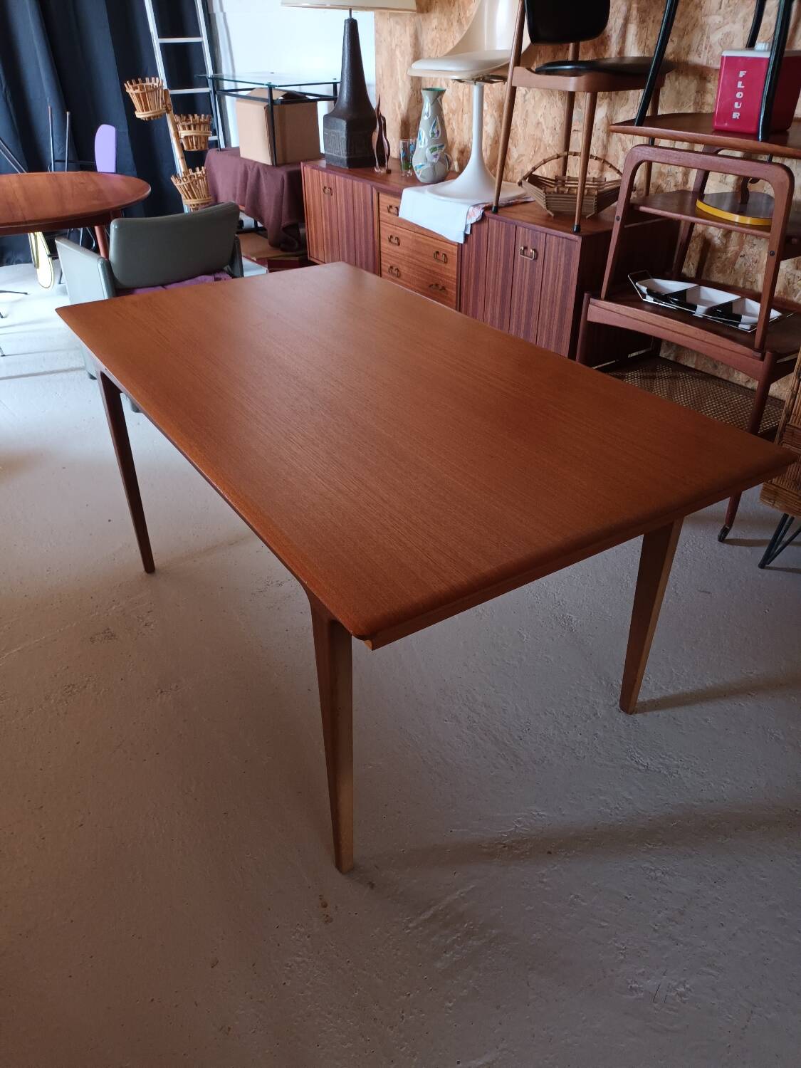 Scandinavian table