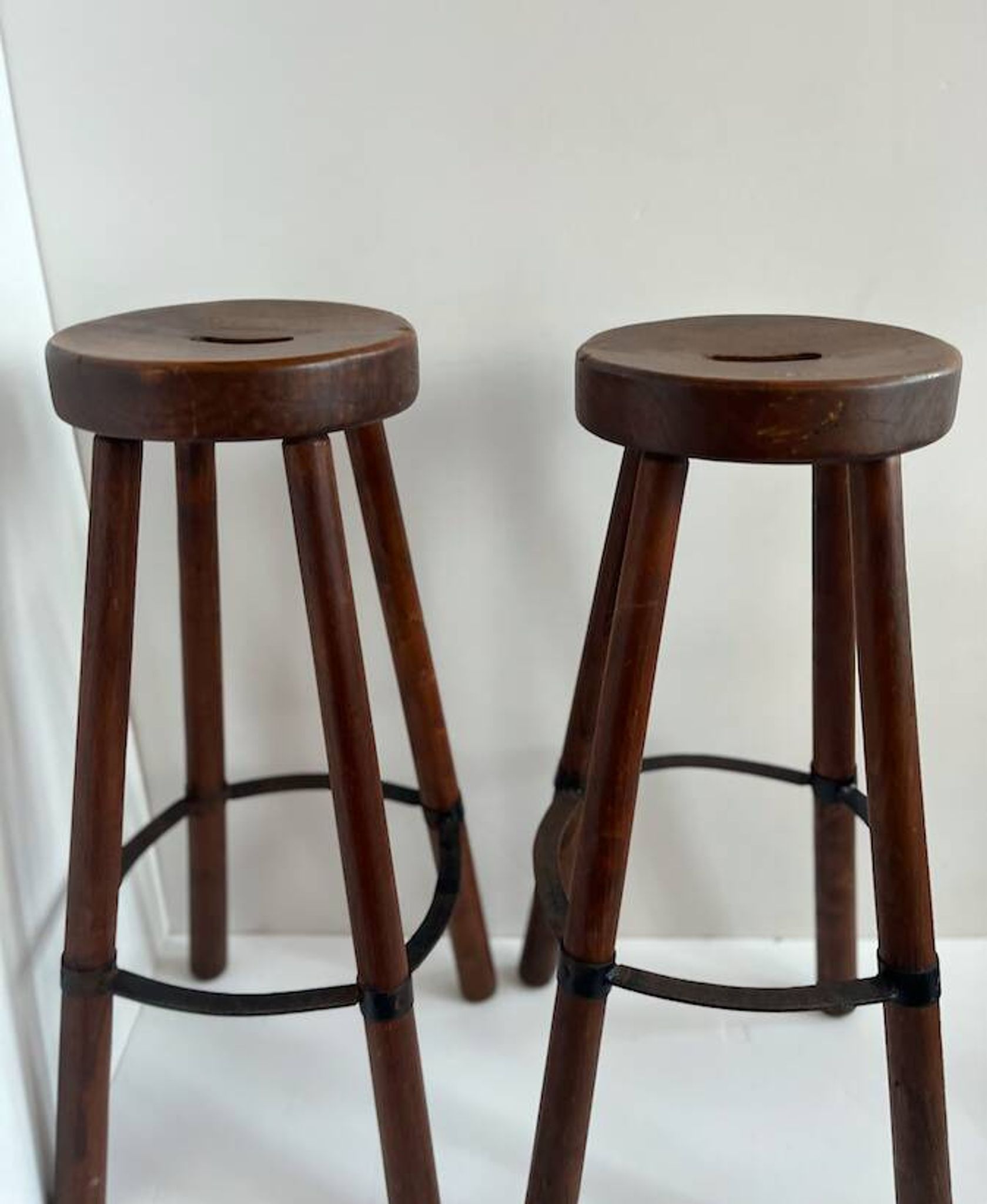 Paire de tabourets en bois massif