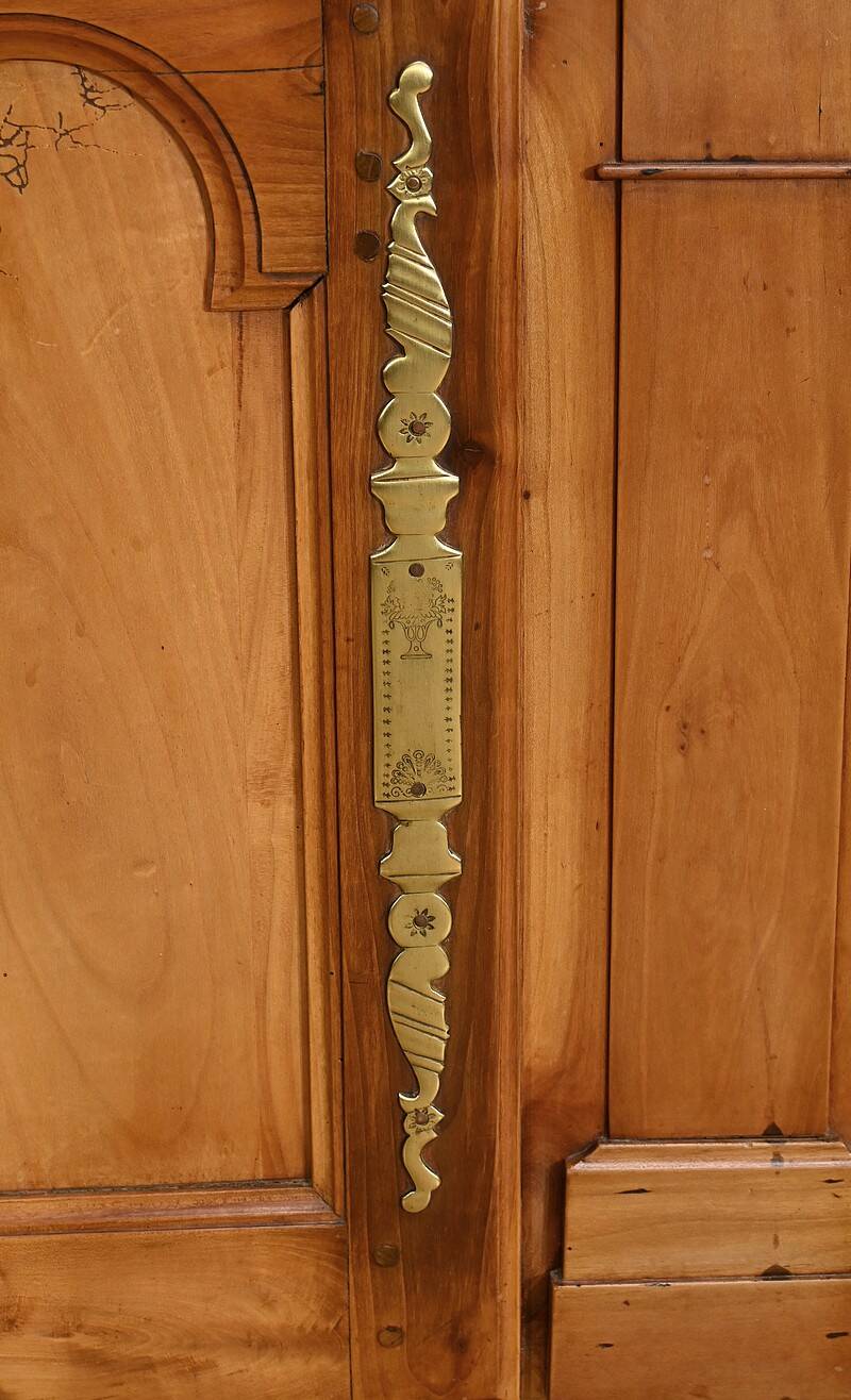 Louis XV style blond cherry wood sideboard – mid-19th century