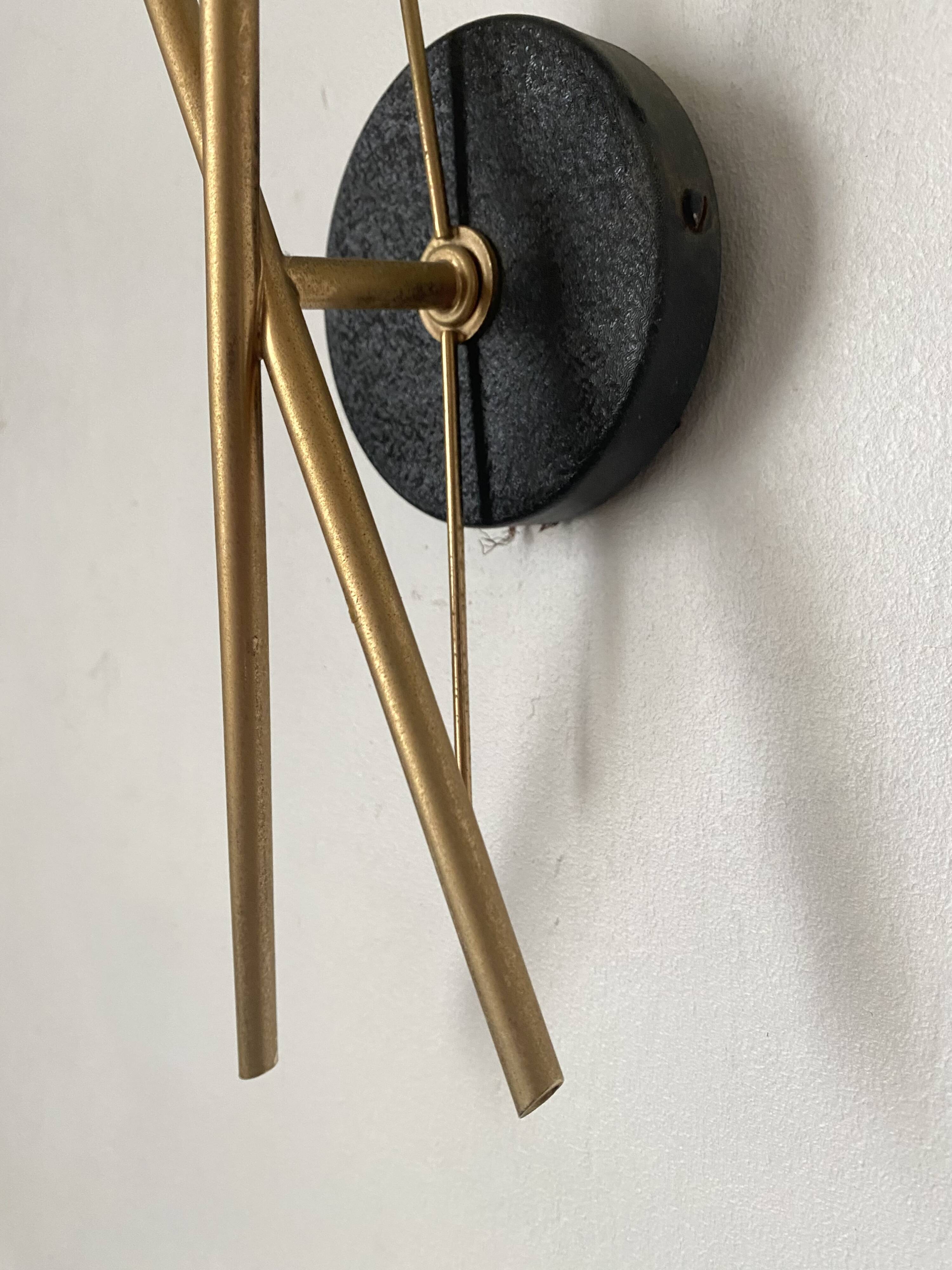 Pair of wall sconces from the 60s, gold metal and tulips.