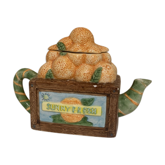 Orange spread teapot