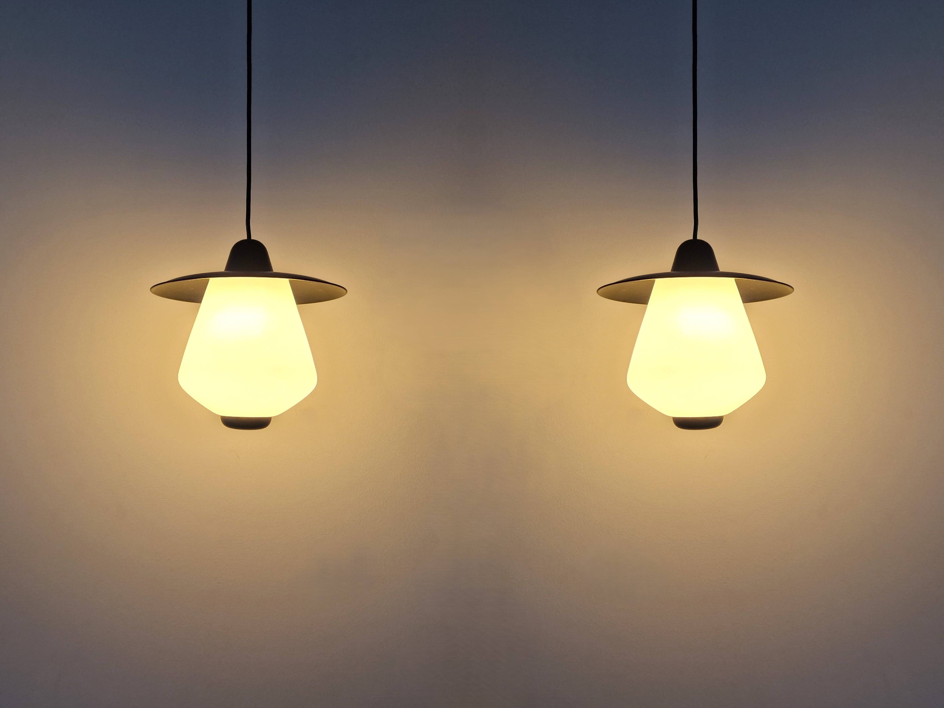 Set of 2 pendant lamps in black and white, 1950's