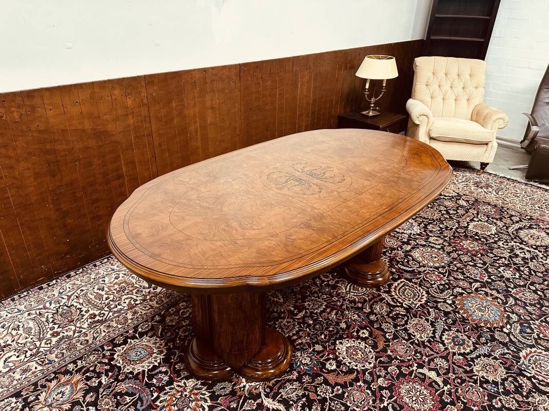 Table à manger antique en bois de loupe italienne