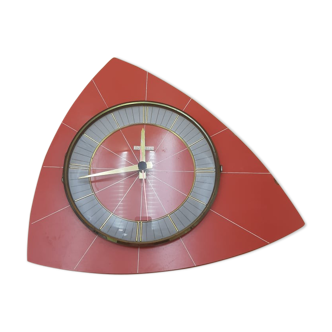 Triangular clock in red formica